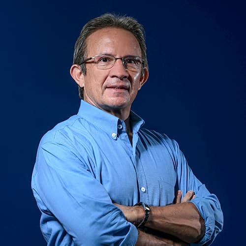 Eduardo Hoyos V.