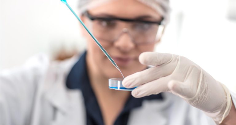 Prevención de Contaminación Microbiana en la Industria de Recubrimientos y Pinturas