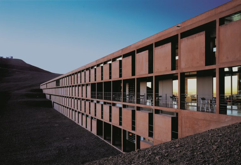 Transforma tus Proyectos con Concreto Coloreado: Innovación y Estética en Construcción