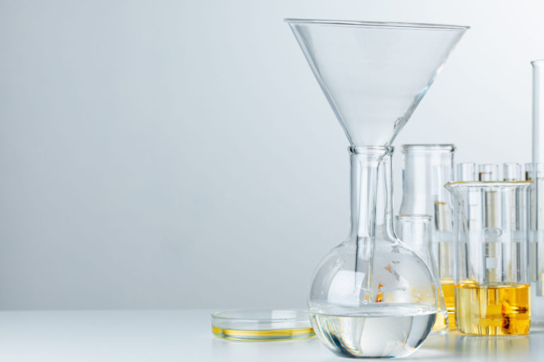 Factores que Influyen en el Precio del Alcohol Cetílico