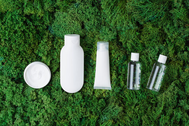 Impulsando la Sostenibilidad en Envases Plásticos: Estrategias y Materiales Innovadores