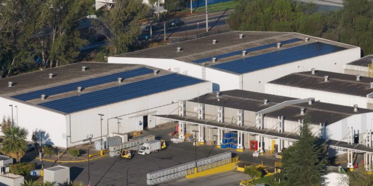  Mathiesen Chile da un paso firme hacia la sostenibilidad con la instalación de paneles solares en su Centro de Distribución