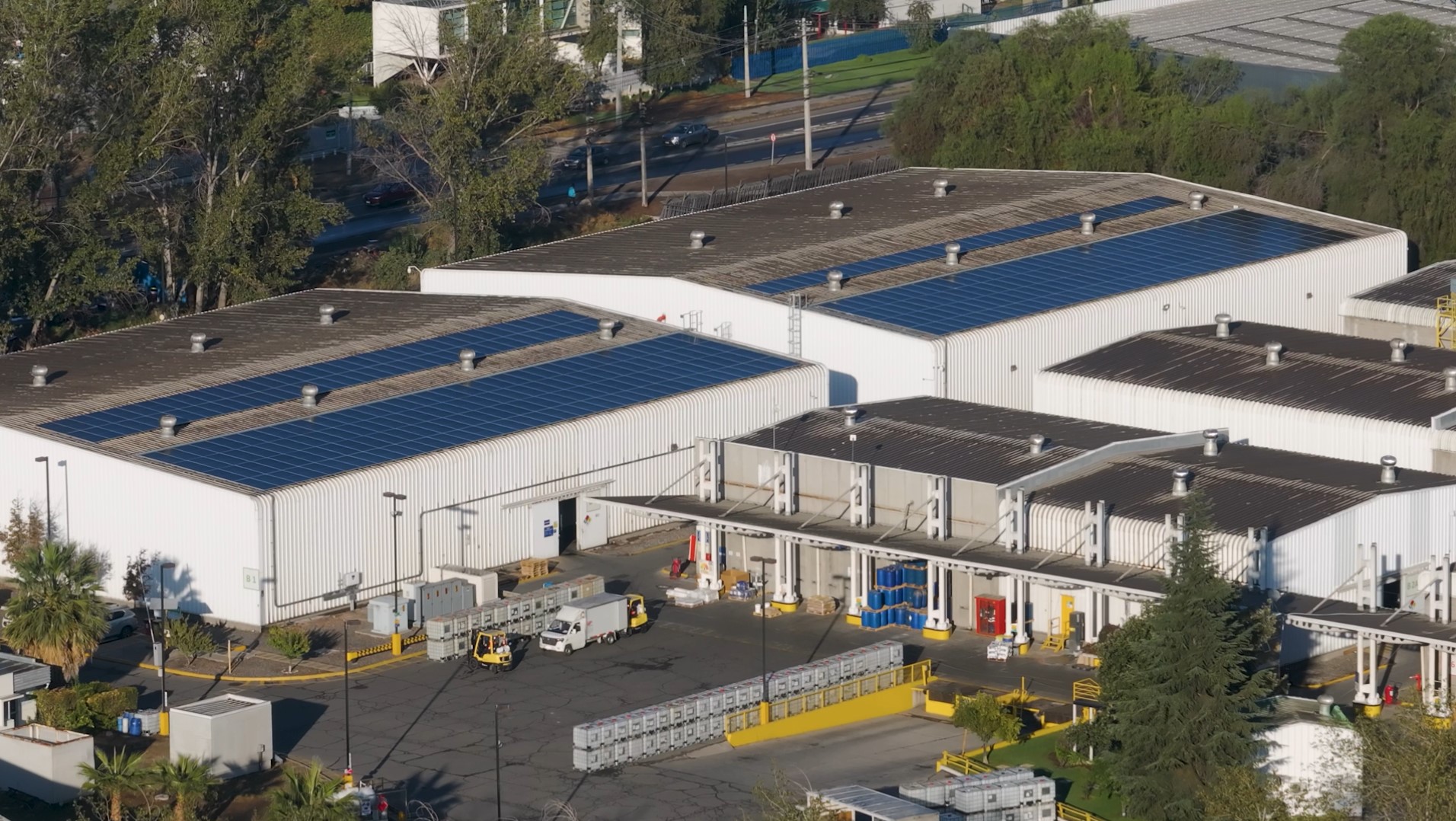 Mathiesen Chile da un paso firme hacia la sostenibilidad con la instalación de paneles solares en su Centro de Distribución