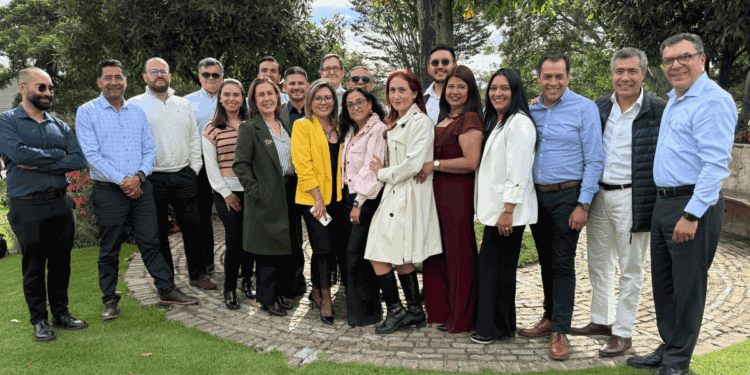  Gerente General Corporativo de Grupo Mathiesen, Carlos Ponce, visita operaciones en Latinoamérica