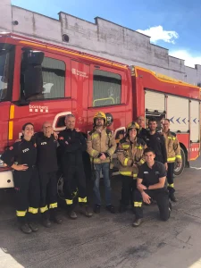 FOTO SECUNDARIA CON BOMBEROS